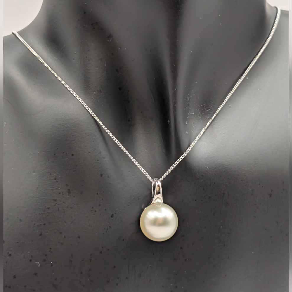 10mm South Sea Pearl Pendant Necklace